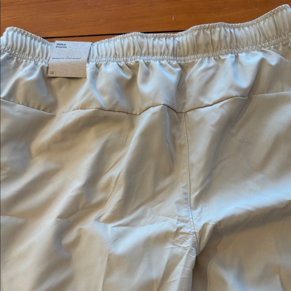 Men’s Nike form dry-fit tapered, versatile pants medium desert khaki FB7497-251 - Picture 9 of 9